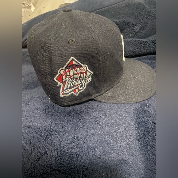 Mlb Yankees fitted 1999 World Series hat - Picture 3 of 5
